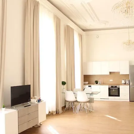 Luxury Design Centre Apartment