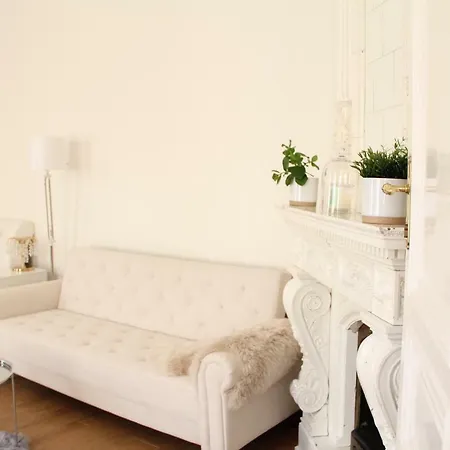 Luxury Design Centre Apartment